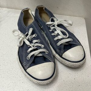 Converse Classic Blue Kids Sneakers youth size 2 1/2.